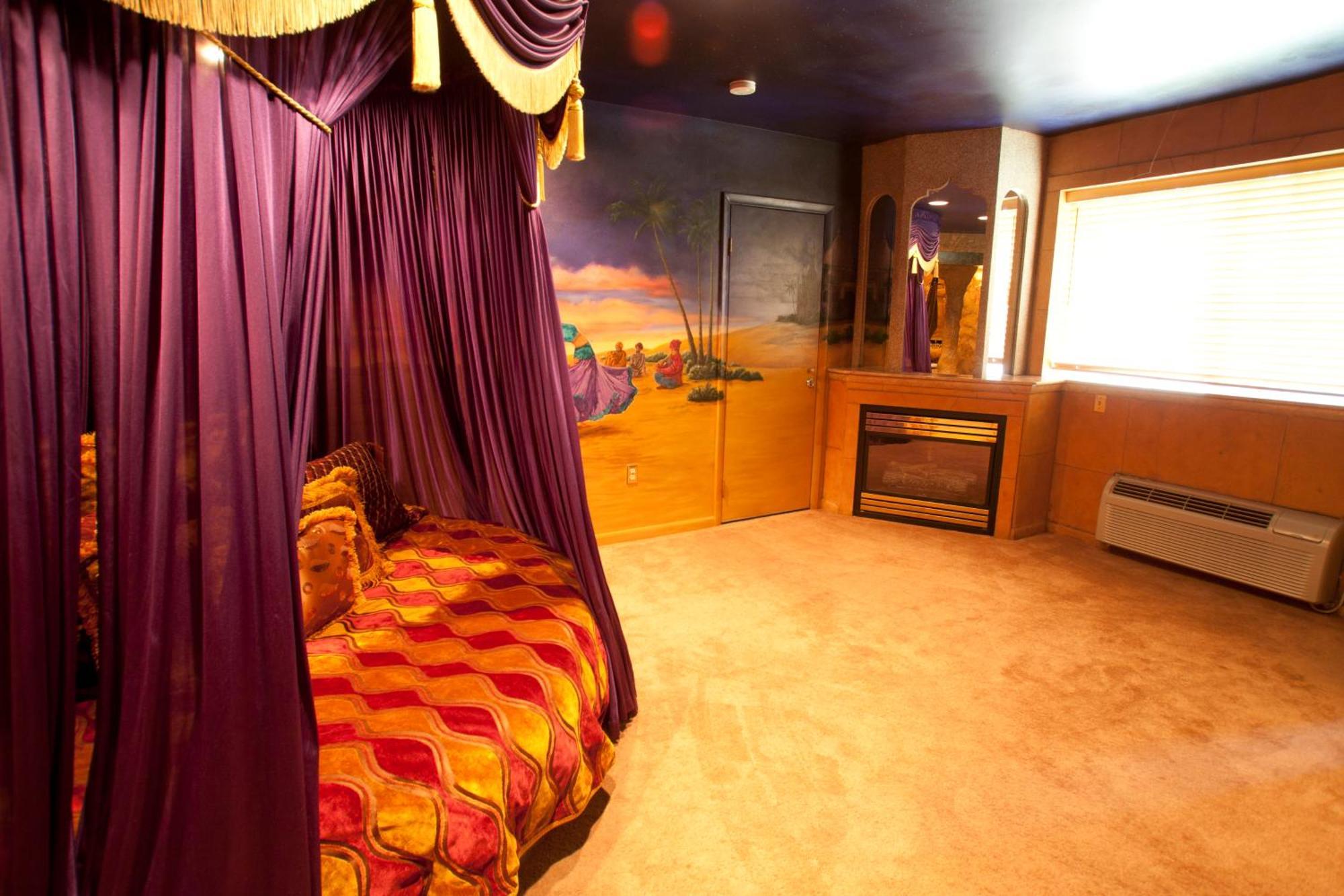 Black Swan Inn Luxurious Theme Rooms โพคาเทลโล ห้อง รูปภาพ