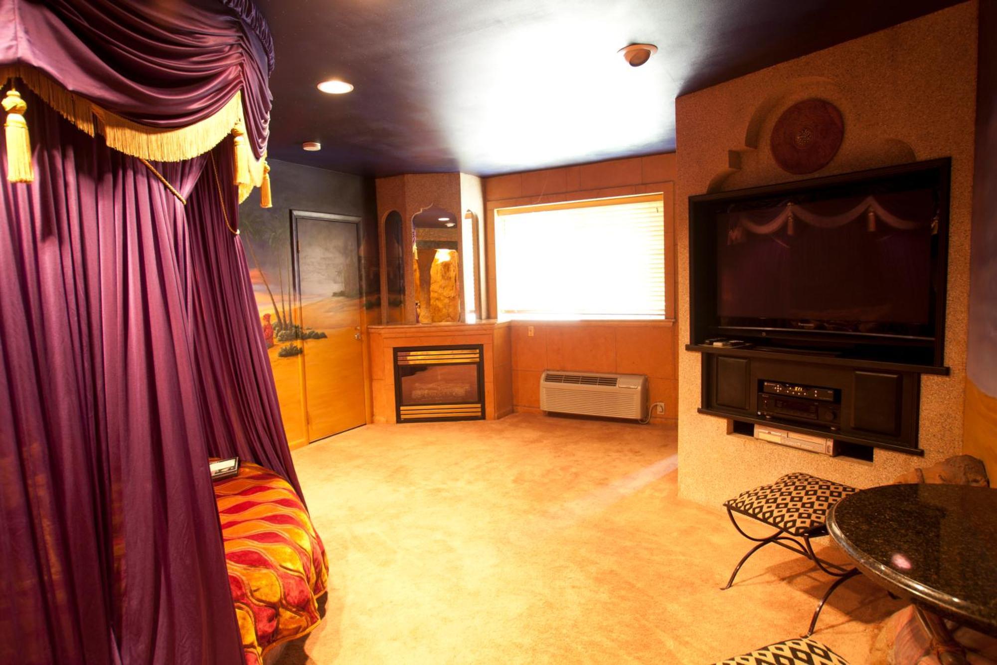 Black Swan Inn Luxurious Theme Rooms โพคาเทลโล ห้อง รูปภาพ