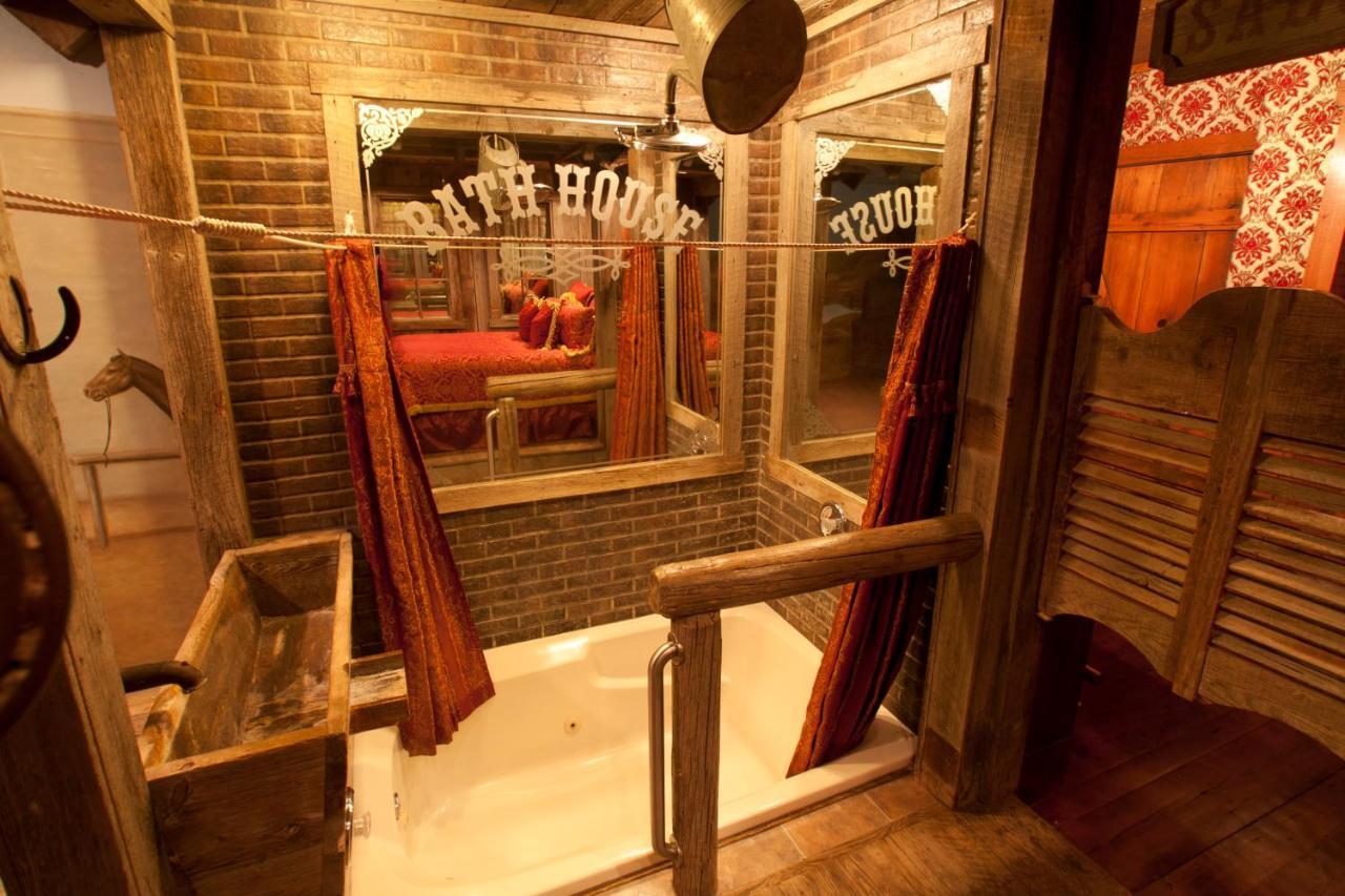 Black Swan Inn Luxurious Theme Rooms โพคาเทลโล ภายนอก รูปภาพ