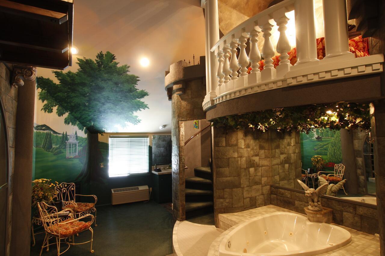 Black Swan Inn Luxurious Theme Rooms โพคาเทลโล ภายนอก รูปภาพ
